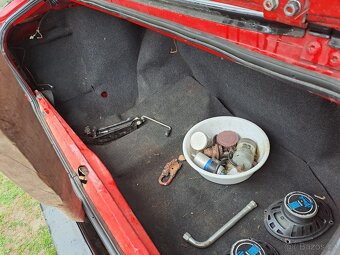 Audi 80 coupe B2  1.8 benzín 66 KW - 17
