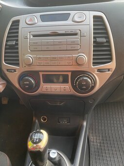 Hyundai i20 1.4i 2009 - 17