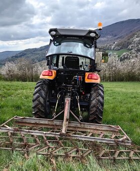 Traktor TIGER 704 - 17