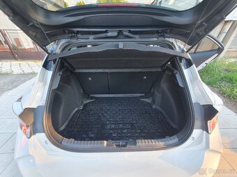 Toyota Corolla GR 1.8i Hybrid, hatchback, CZ, 1. majitel - 17