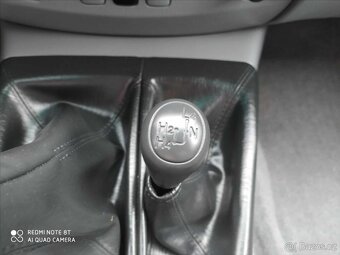 Toyota Hilux 2,5 D-4D  Double Cab Terra (2010) - 17