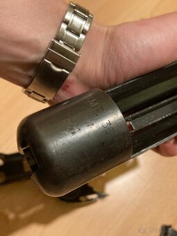 Celý spoušťový a rozborný mechanismus samopalu MP 38 - 17
