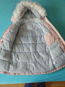 Prodám dívčí zimní kabátek Reserved vel. 146 - 17