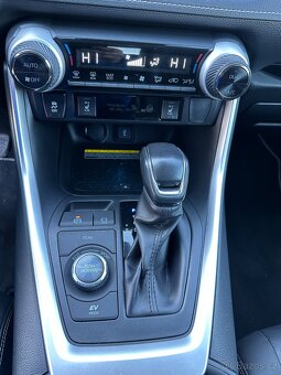 RAV4 Hybrid SELECTION 4x4 56000 km - 17