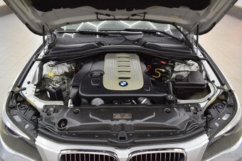 BMW Řada 5 3,0 530XD 170 kW, xen,navi,servis, - 17