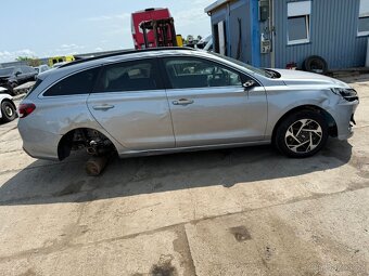 Hyundai i30 combi 1.5i 2024 STYLE motor start 7TKM - 17