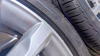 Sada alu kolaTrinity na Škoda Superb 3 letní pneu 235/40 R19 - 17