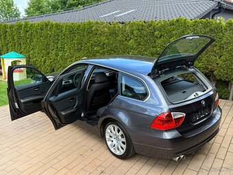 BMW 325XI 160kW E91 R6 - Bi-Xenon /PO SERVISNÍ INSP/ KRÁSNÝ - 17