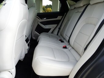 Jaguar F-Pace BLACK, D200 AWD R-Dynamic Panorama - 17