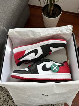 Air Jordan 1 Low OG Black Toe (2023) - 17