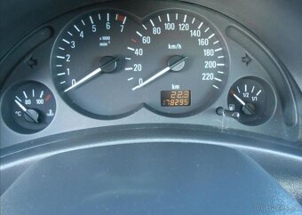 Opel Corsa 1,0 12V Enjoy Family Serviska benzín - 17