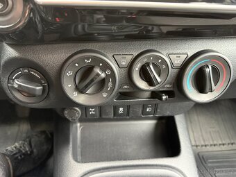 TOYOTA HILUX 2.4 D4D WEBASTO 1.Majitel DPH - 17