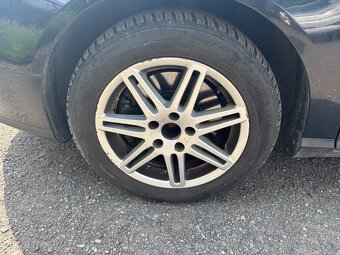 Volkswagen Passat 1.6i - 17