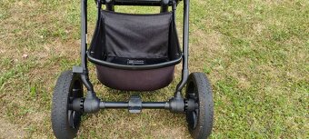 Cybex autosedačka s Izofixem a kočárek Moon Scala - 17