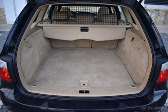 Bmw E61 530d/xDrive/2006/170kW/Automat/Kůže/Panorama/326tkm - 17