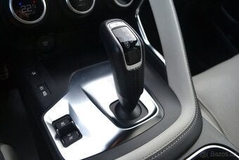 Jaguar E-Pace P200 R-Dynamic AWD Meridian - 17