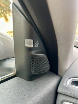 VOLVO V70 2.0D4 120KW 5VÁLCE SUMMUM AUT-KUŽE-Bi XENON-ACC - 17