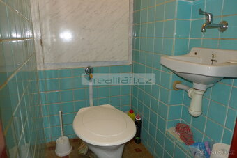 Prodej prostorného cihlového bytu 3+1 s balkonem a zahradou - 17