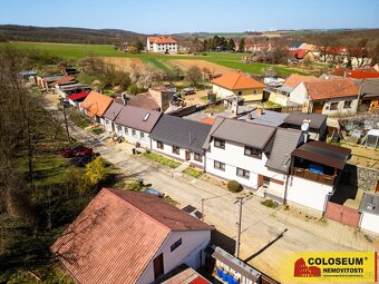 Vémyslice, RD 3+1, plocha pozemku 501 m2, dvůr, po rekonstru - 17