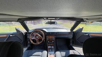 Mercedes-Benz 300 CE (1990) v perfektním stavu - 17