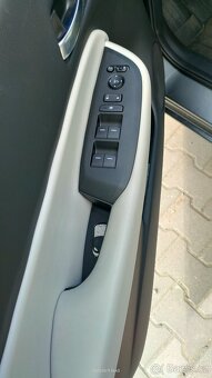 Zánovní Honda Jazz Hybrid, ČR, záruka - 17