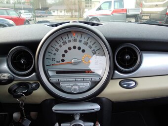 Mini Cooper 1.4i 95koní r.v.9/2008 - 17
