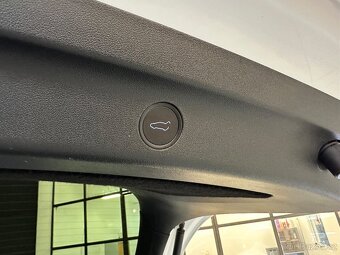 TESLA MODEL Y LONG RANGE DUAL MOTOR M2022 ZÁRUKA CZ DPH - 17
