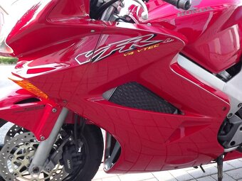 Honda VFR 800 VTEC - 17
