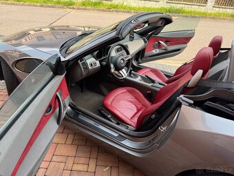 BMW Z4 2.5i (141kw) manuál, dovoz DE, červená kůže - 17