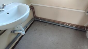 Obytný modul s kuchyní a se sprchama / 10m délky - 17