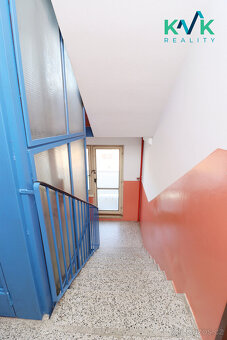 Prodej světlého bytu 1+1 po rekonstrukci – kompletně vybaven - 17