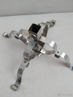 Starý kovový stojan - 17