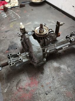 Prodám zahradní traktor Stiga Park Royal (r. v. 2000) po kom - 17