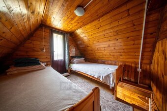 Prodej kompletně rekonstruované chaty s prostorným pozemkem, - 17