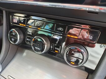Škoda Superb 3 Combi iV 1.4eTSI 160kW DSG Tažné ACC DCC Navi - 17