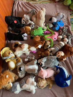 Sbírka plyšáků - přes 400 kusů, dále set Furby 2005 - 17