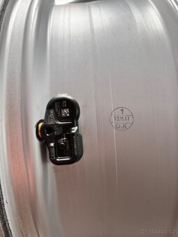 Toyota RAV4  - 4. Generace alu originál sada disku - ET45 - 17