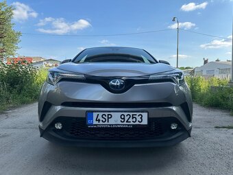 Toyota C-HR Hybrid 1.8 e-CVT, r. 2019 – perfektní stav, spol - 17