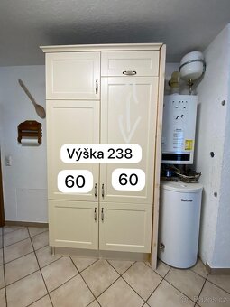 Moderní kuchyňská linka se spotřebiči - 17