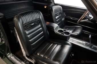 Ford Mustang Fastback z roku 1966 - 17