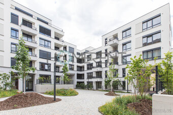 Pronájem moderně zařízeného bytu 2+kk (54,6 m²) s předzahrád - 17