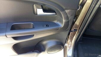 KIA VENGA 1,4 CVVT; 90Ps; najeto pouze 20.600km - 17