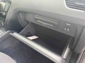 Škoda Octavia 1.4 tsi 110kw r.v.2016, Serviska - 17