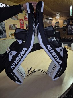 Brankářský set VAUGHN V10 - 17