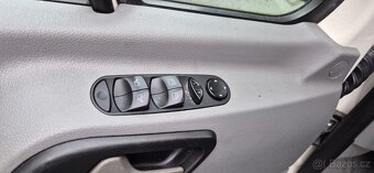 Crafter 2.5 TDi 100KW L2H2 9 míst klima 310 000km - 17