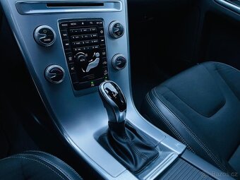 Volvo XC60 2.4D 4x4 5VÁLEC AUTOMAT 1.MAJITEL LED SERVISKA - 17