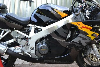 Honda CBR 900RR Fireblade SC33 - 17