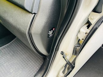 HYUNDAI IX 20 1.4 i BENZÍN MULTIFUNKČNÍ VOLANT - 17