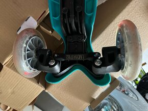 PRODÁNO, KOLOBĚŽKA MICRO MINI DELUXE AQUA. PERFEKTNÍ STAV - 17