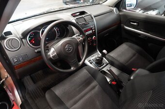 Suzuki Grand Vitara 2.0i benzín 103kw - 17